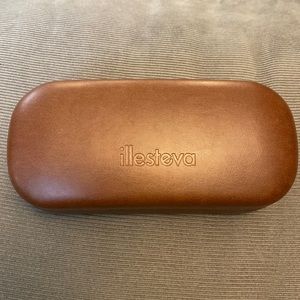 Illesteva Brown Leather Sunglass Case